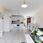 Sunny View - A Stunning With Private Rooftop Πάρκο διακοπών