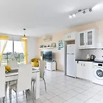Πάρκο διακοπών Sunny View - A Stunning With Private Rooftop Πάφος