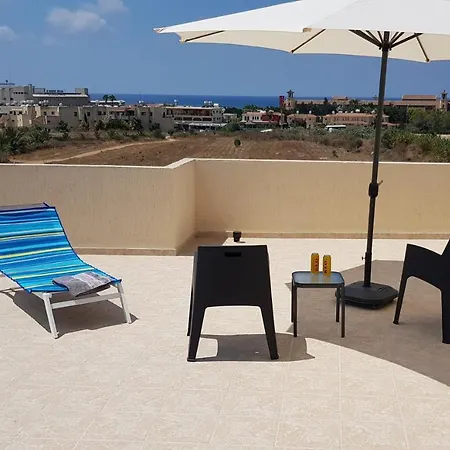 Sunny View - A Stunning With Private Rooftop Semesterpark Paphos