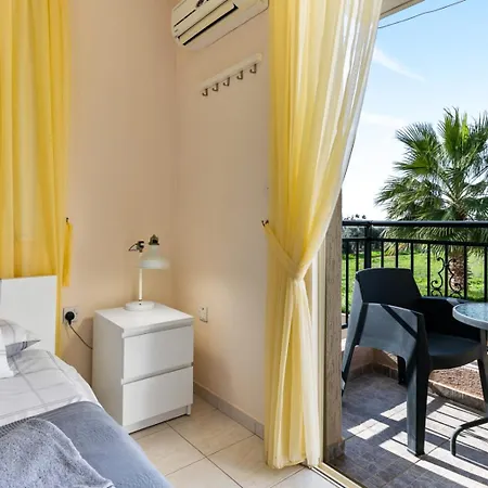 Sunny View - A Stunning With Private Rooftop