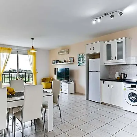 Sunny View - A Stunning With Private Rooftop * Paphos