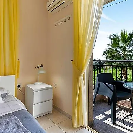 Sunny View - A Stunning With Private Rooftop *