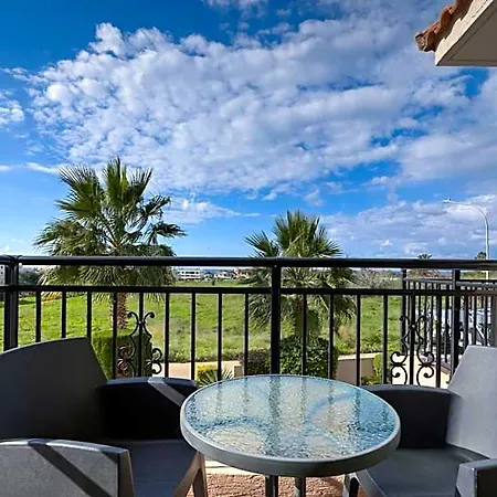 Sunny View - A Stunning With Private Rooftop Paphos