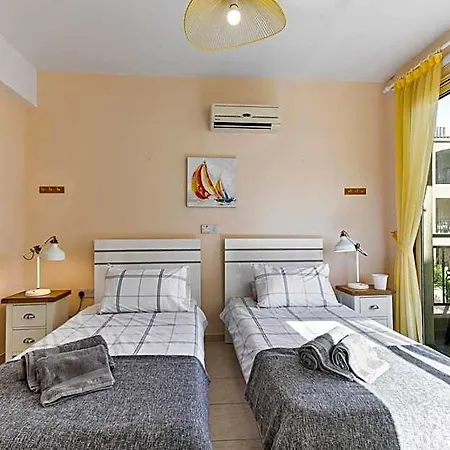Sunny View - A Stunning With Private Rooftop * Paphos