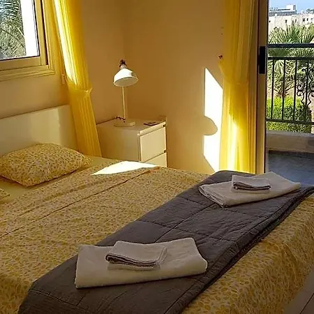 Sunny View - A Stunning With Private Rooftop * Paphos