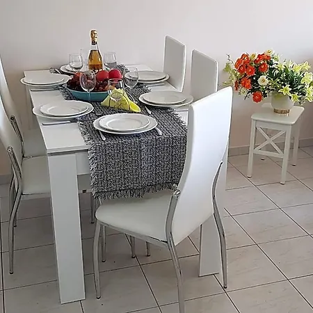 Sunny View - A Stunning With Private Rooftop * Paphos