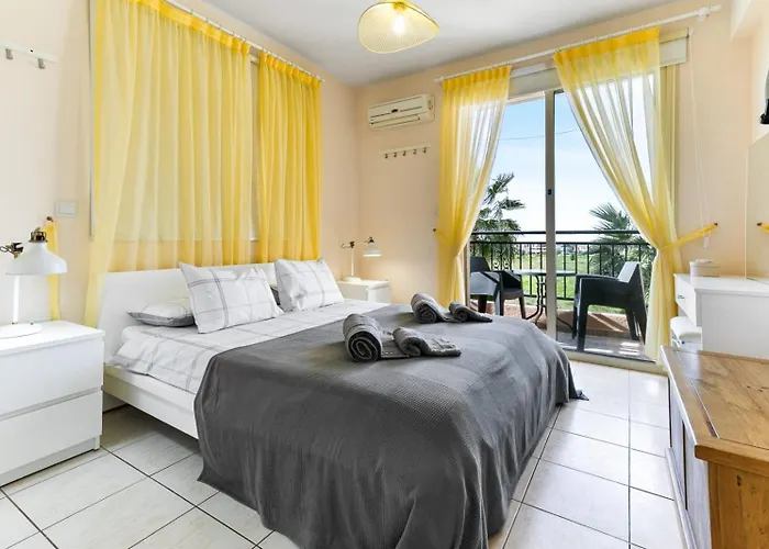 Sunny View - A Stunning With Private Rooftop Parque de vacaciones Paphos