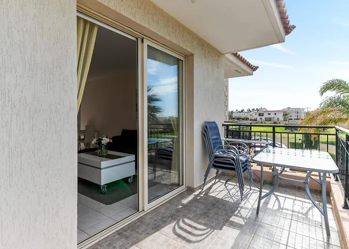 Sunny View - A Stunning With Private Rooftop منتزه العطل بافوس