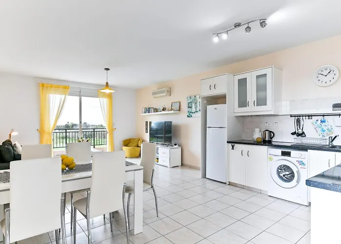 منتزه العطل Sunny View - A Stunning With Private Rooftop بافوس