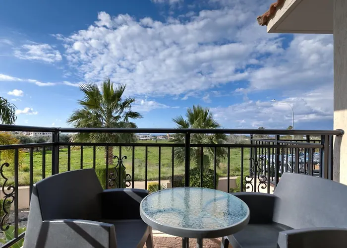 Sunny View - A Stunning With Private Rooftop *